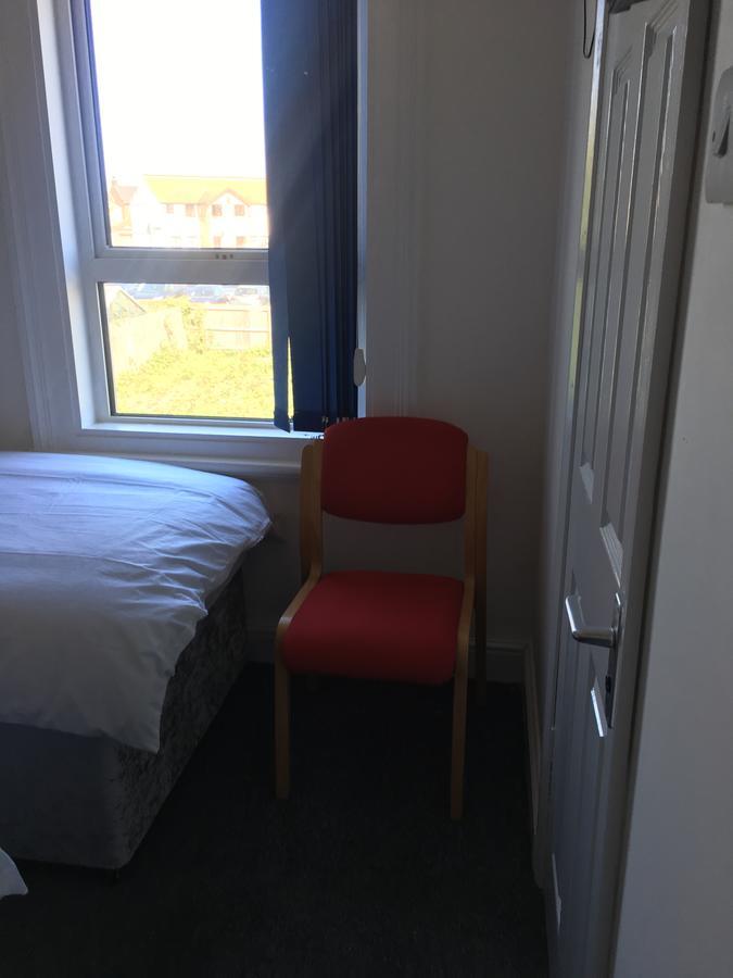 Отель Elris Essex House Клактон-он-Си Экстерьер фото